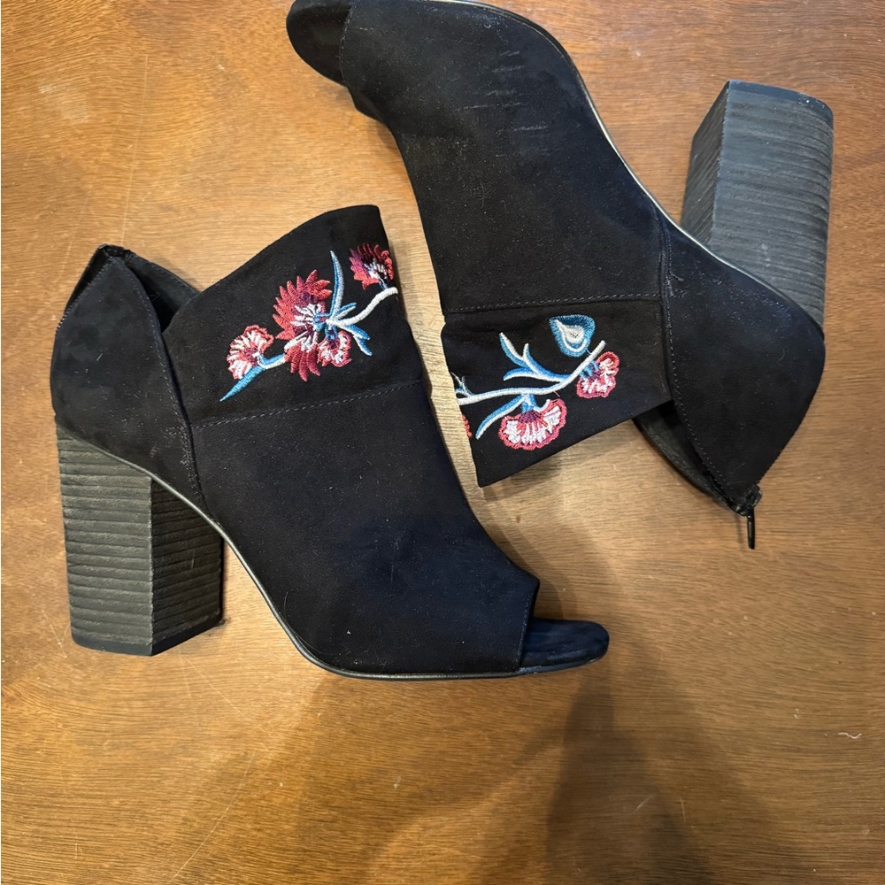 Carlos by Carlos Santana Black Floral Heeled Boots
